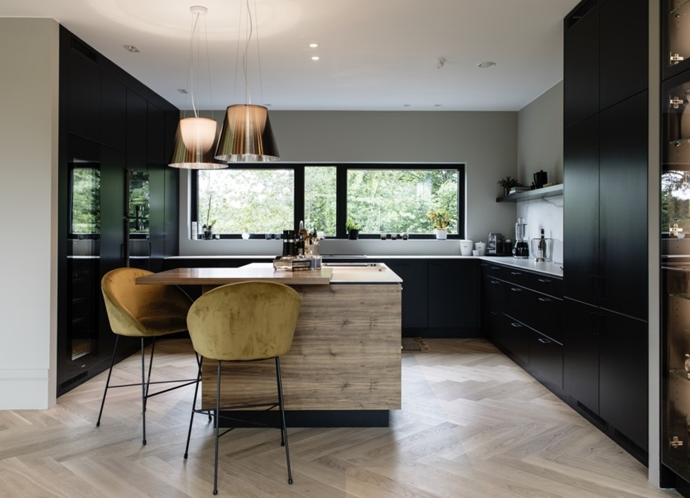 Kjøkken og måltilpassede møbler